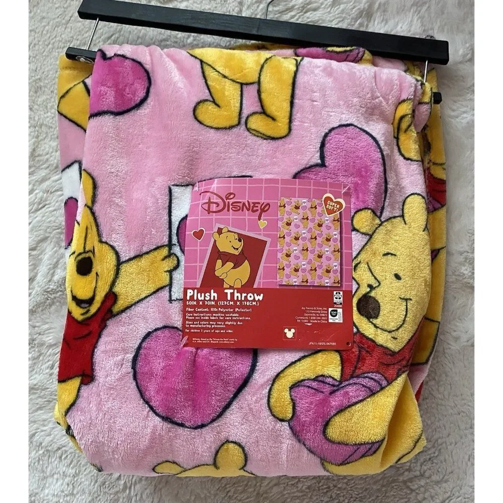 Disney Winnie The Pooh Hugging Hearts Valentines Blanket Soft Throw 50 X 70” NEW